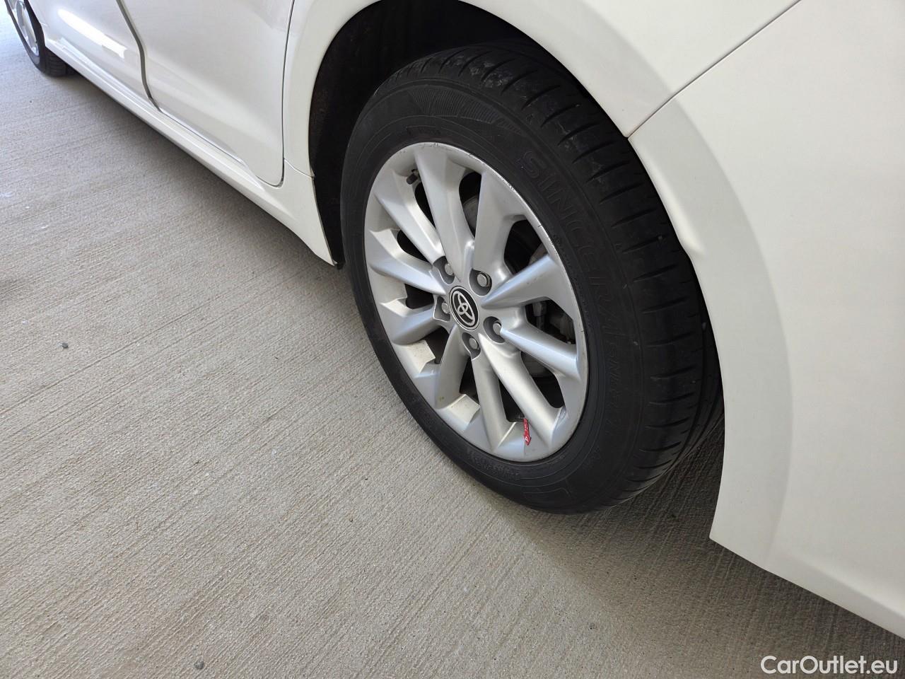 Toyota  Corolla 1.8 Hybrid Dynamic HSD E-CVT #24