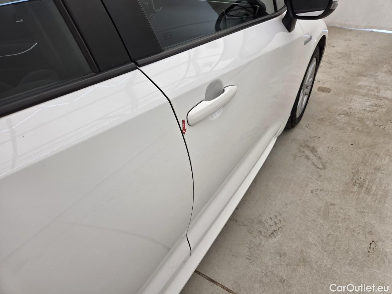  Toyota  Corolla 1.8 Hybrid Dynamic HSD E-CVT #38