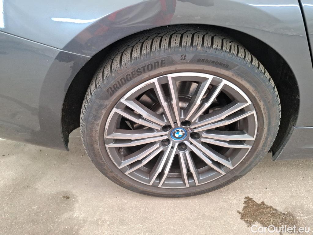  Bmw  Serie 3 BMW Série 3 Touring / 2019 / 5P / Break 320e 204ch M Sport BVA8 Hybride #12