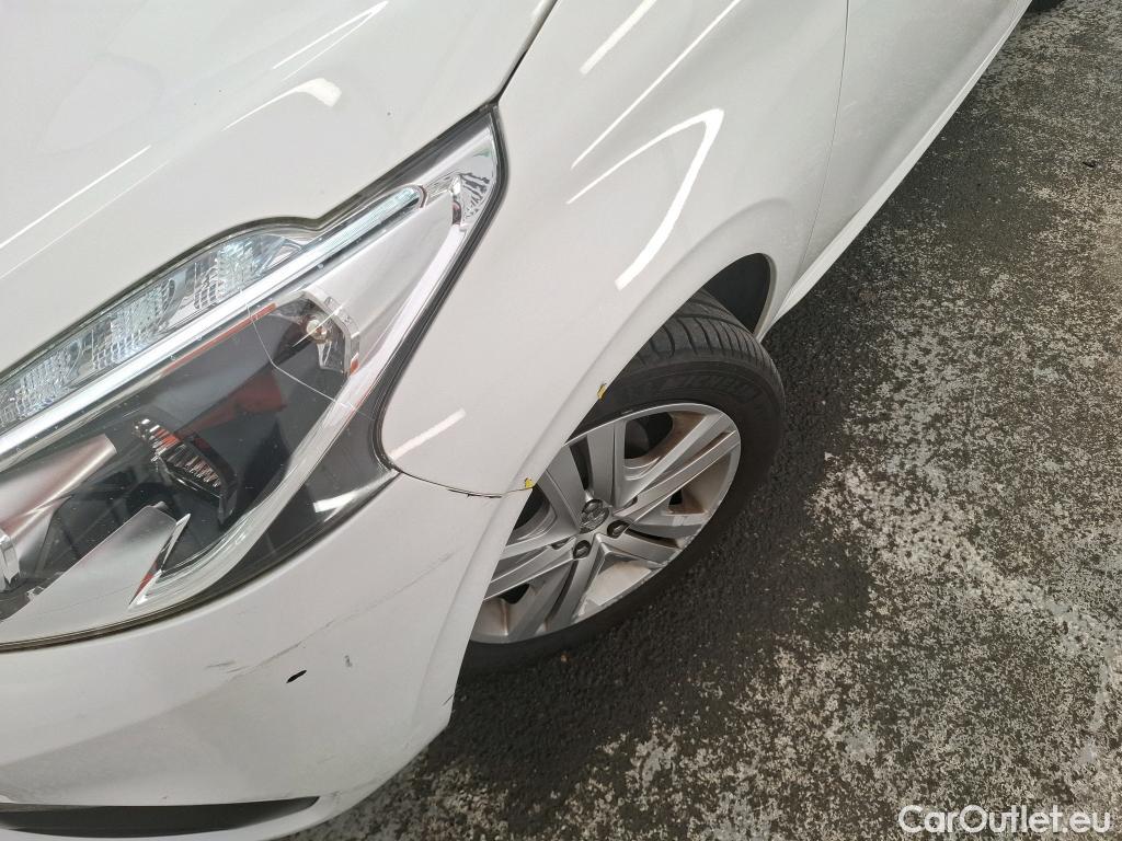  Peugeot  208  Allure Business 1.2 PureTech 110CV BVM6 E6dT #1