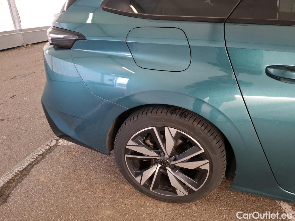  Peugeot  308 PEUGEOT  SW / 2021 / 5P / Break PureTech 130 S&S EAT 8 ALLURE #40