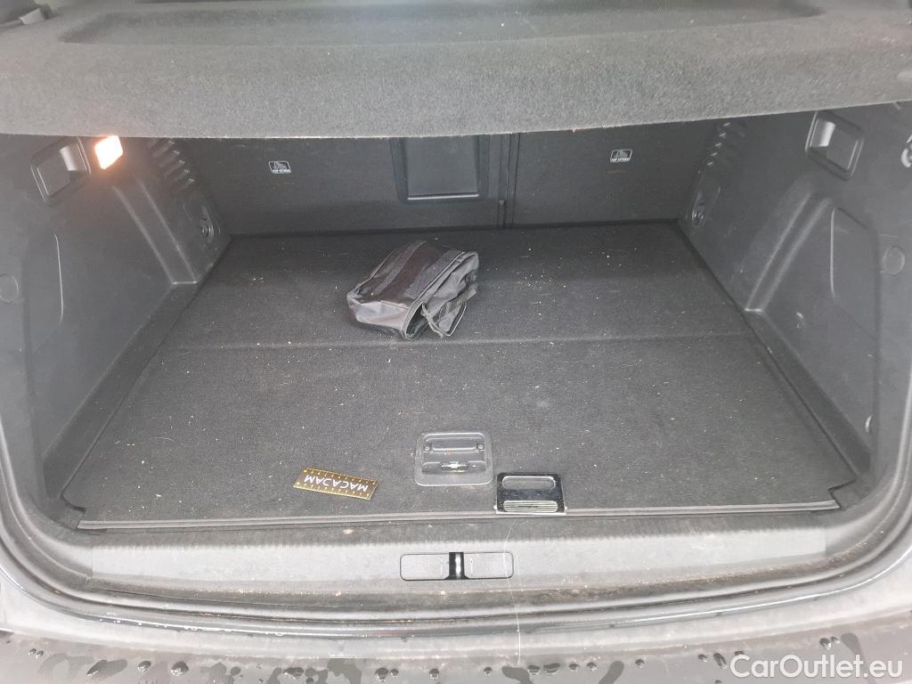  Peugeot  3008 PEUGEOT  / 2020 / 5P / SUV 1.6 HYBRID 225 E-EAT8 Allure Pack #37