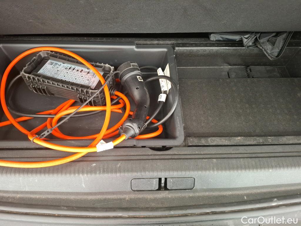  Peugeot  3008 PEUGEOT  / 2020 / 5P / SUV 1.6 HYBRID 225 E-EAT8 GT #12