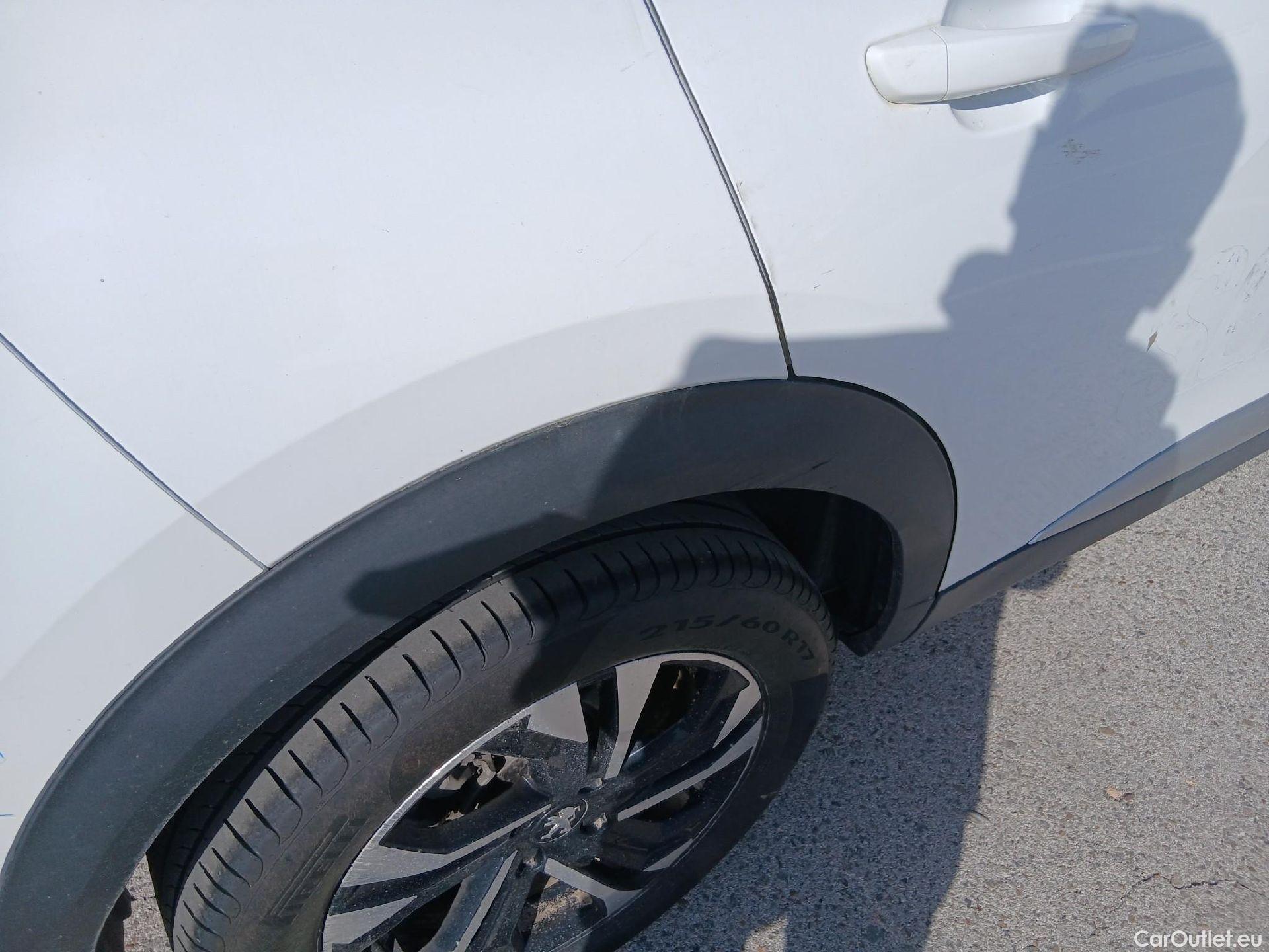  Peugeot  2008 PEUGEOT  / 2019 / 5P / todoterreno Allure BlueHDI 81kW (110CV) #22