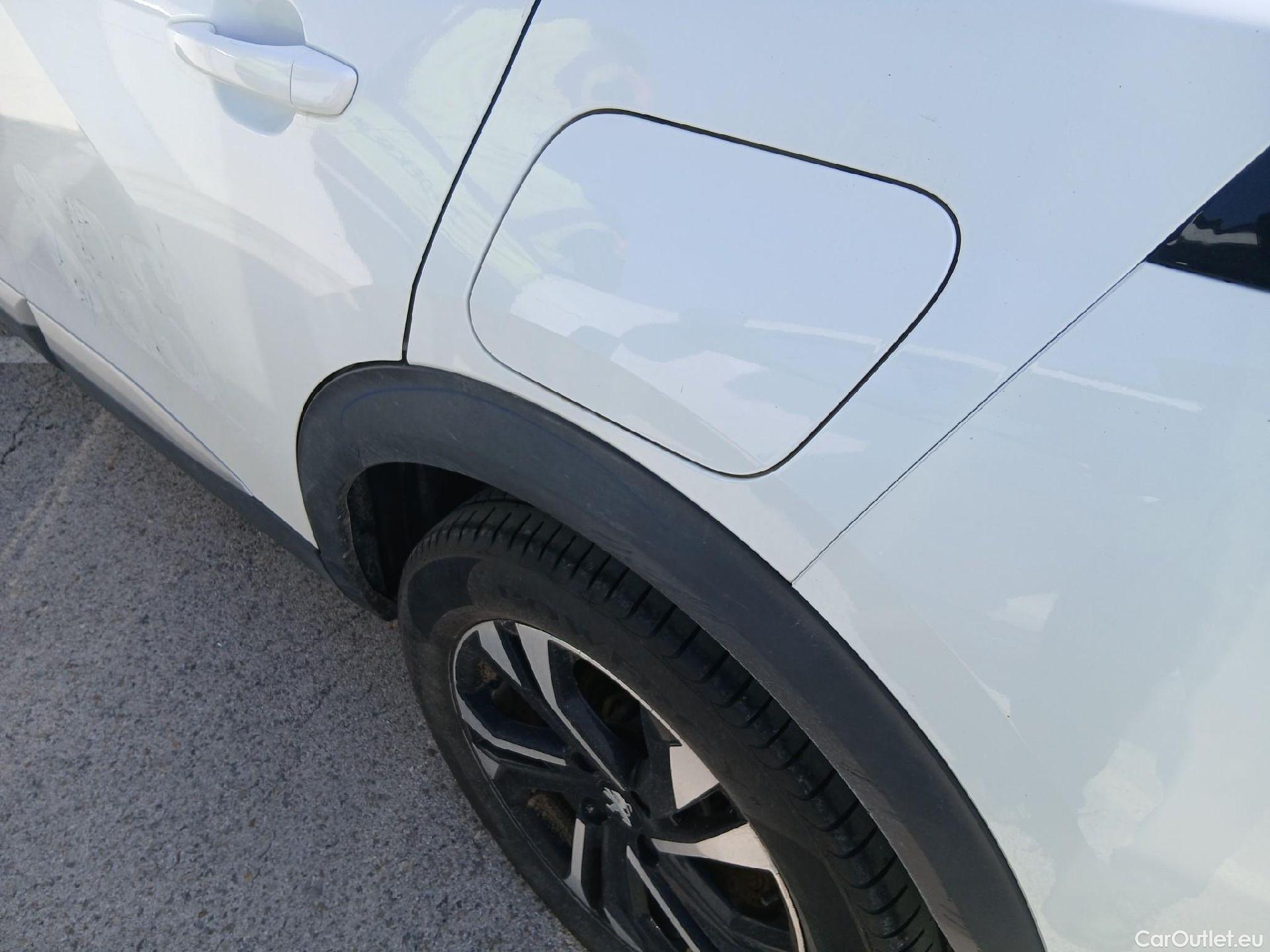  Peugeot  2008 PEUGEOT  / 2019 / 5P / todoterreno Allure BlueHDI 81kW (110CV) #16