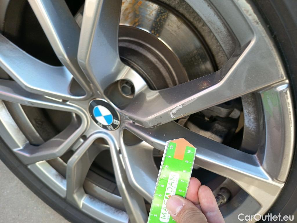  Bmw  Serie 3 BMW  / 2018 / 4P / sedán 320d Auto. #24
