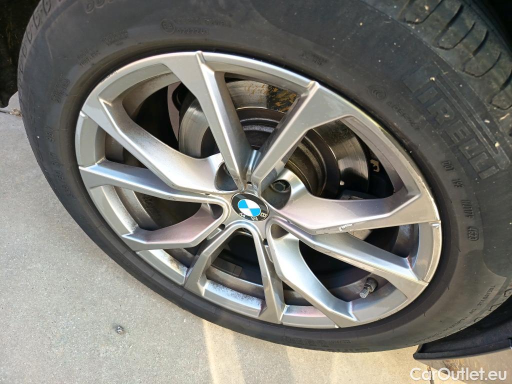  Bmw  Serie 3 BMW  / 2018 / 4P / sedán 320d Auto. #23