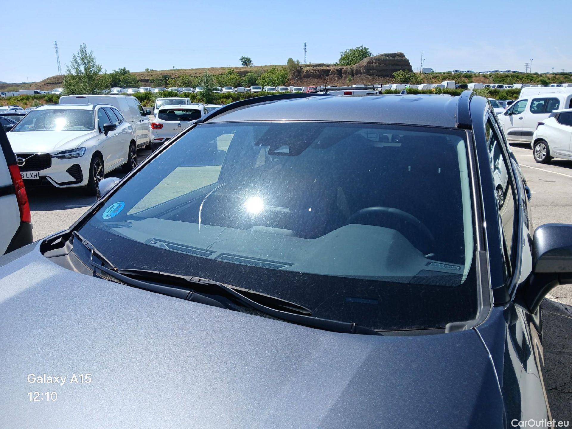  Toyota  RAV4 TOYOTA  / 2018 / 5P / todoterreno 2.5l 220H Advance #3
