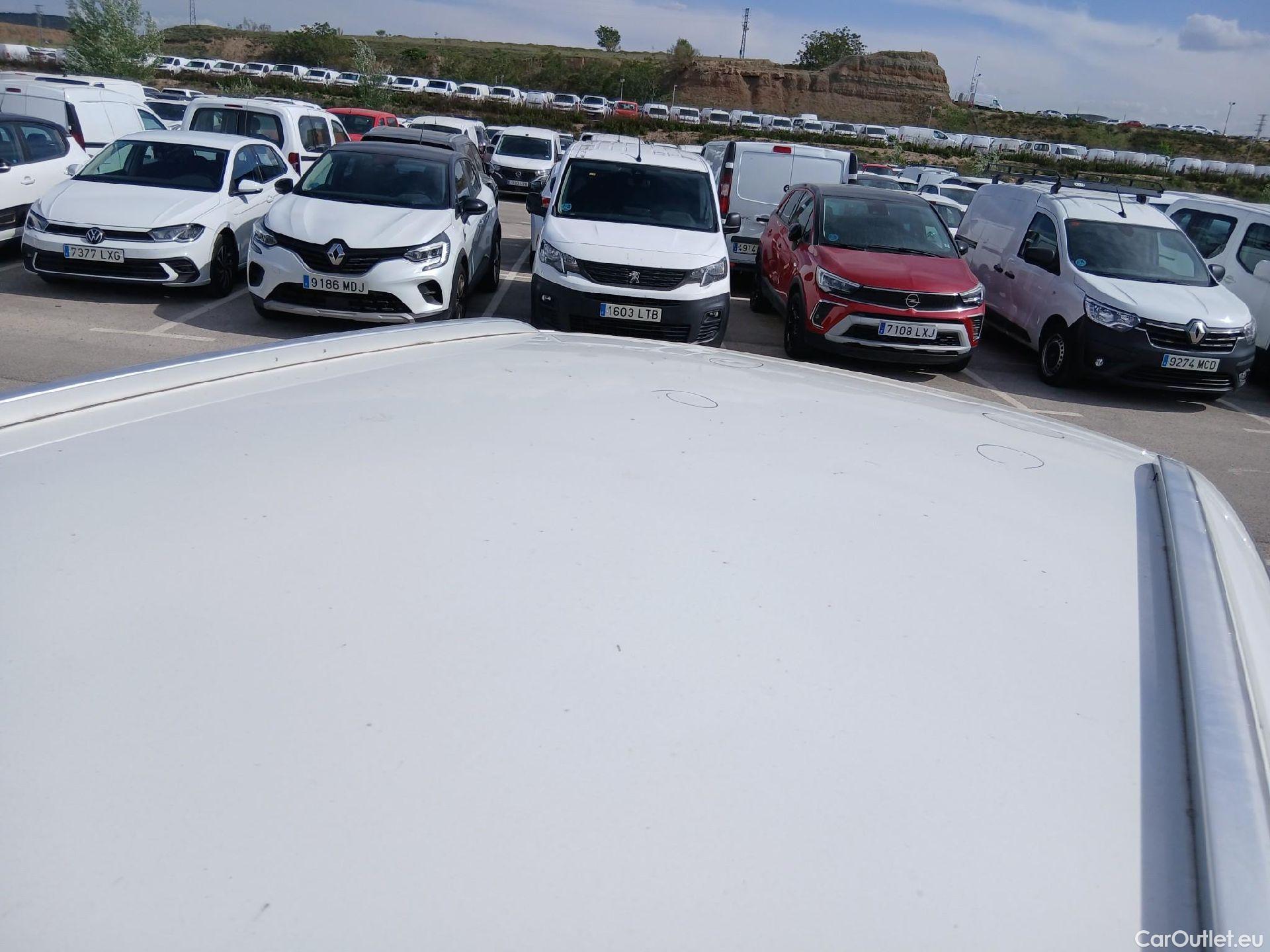  Peugeot  3008 PEUGEOT  / 2016 / 5P / todoterreno 1.5 BlueHDi 96kW (130CV) S&S Style #17