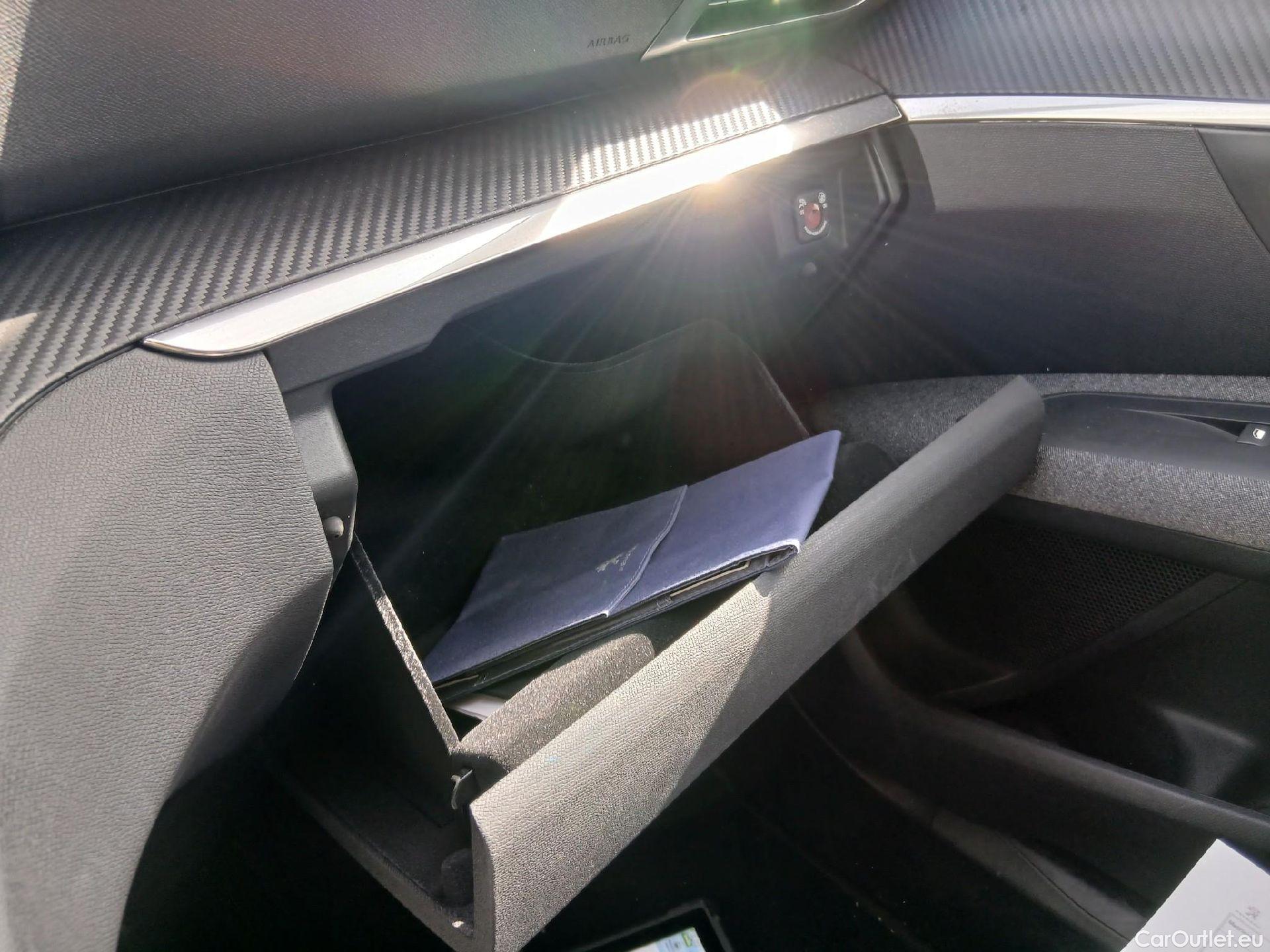  Peugeot  3008 PEUGEOT  / 2016 / 5P / todoterreno 1.5 BlueHDi 96kW (130CV) S&S Style #2