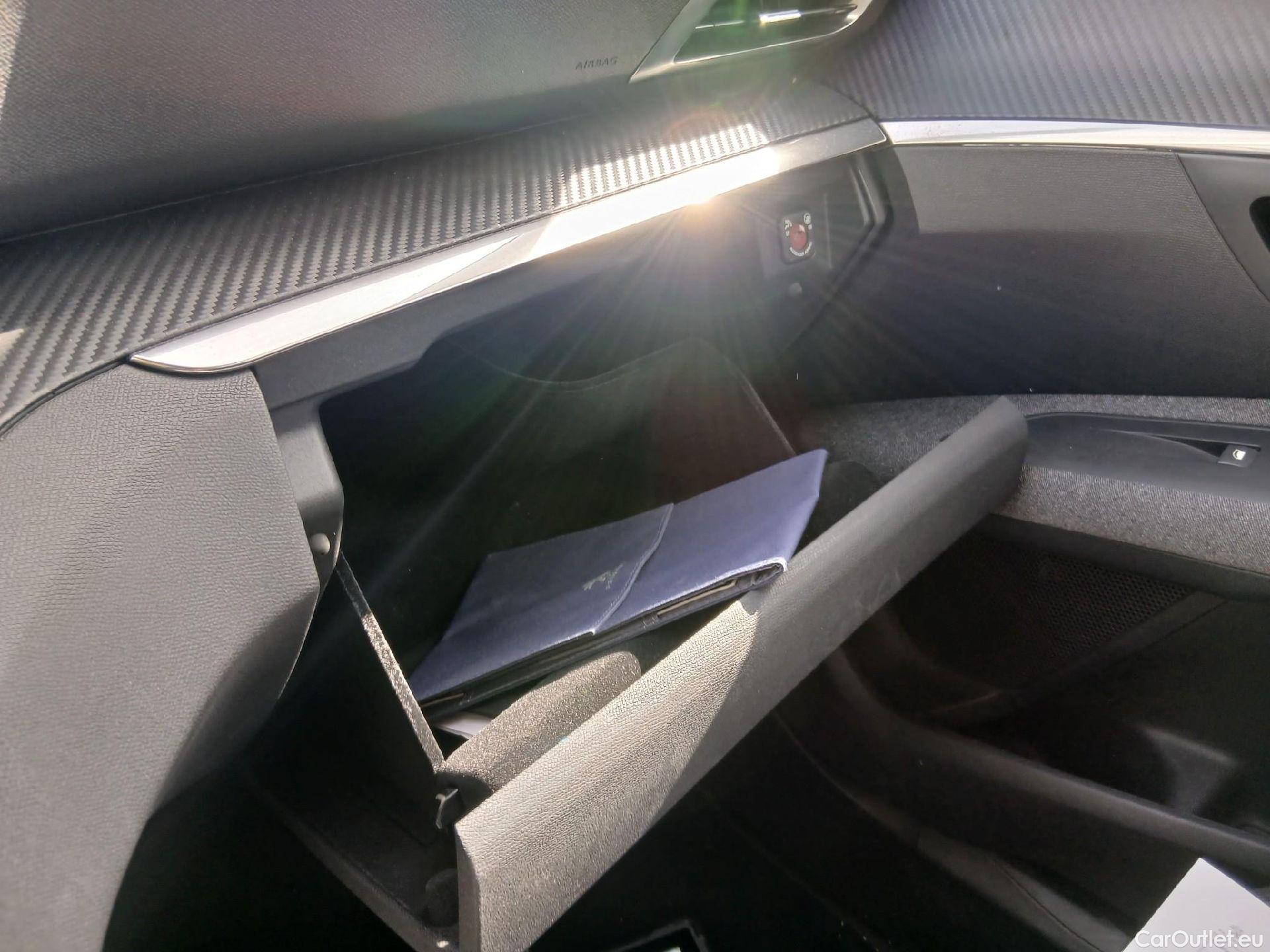  Peugeot  3008 PEUGEOT  / 2016 / 5P / todoterreno 1.5 BlueHDi 96kW (130CV) S&S Style #1