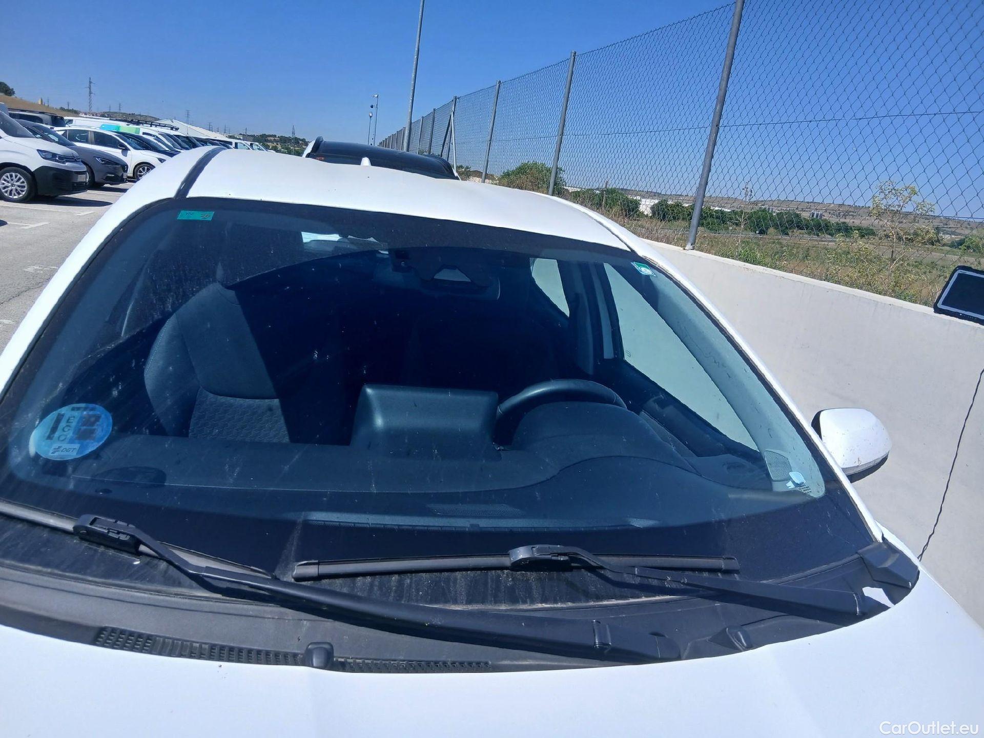  Toyota  Yaris TOYOTA  / 2020 / 5P / berlina con portón 1.5 120H Active Tech #6