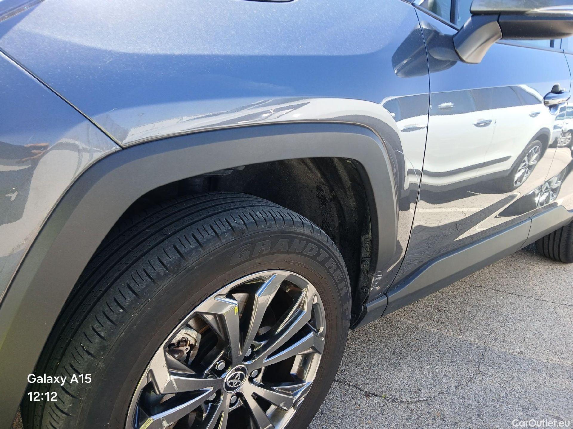  Toyota  RAV4 TOYOTA  / 2018 / 5P / todoterreno 2.5l 220H Advance #8