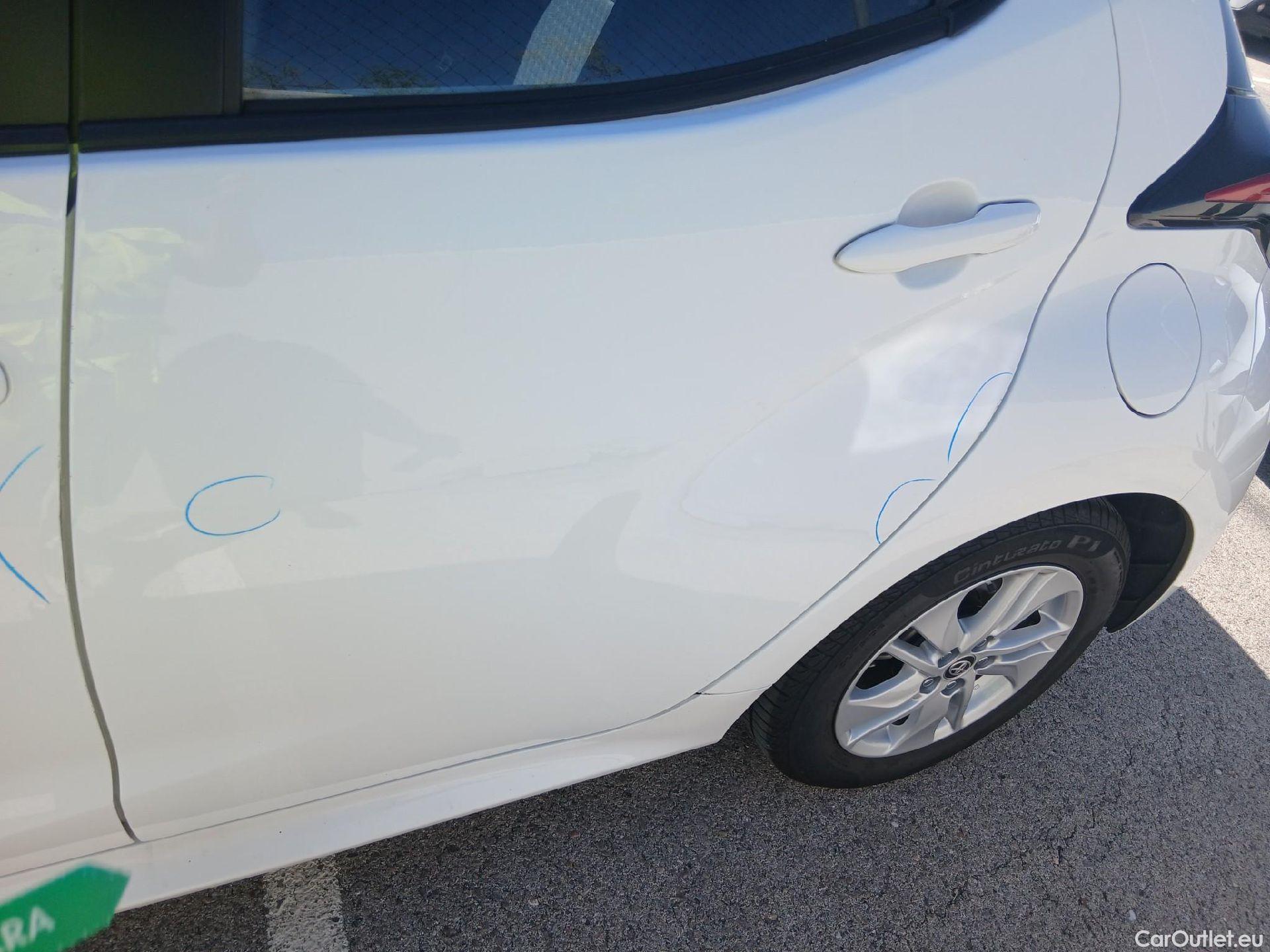  Toyota  Yaris TOYOTA  / 2020 / 5P / berlina con portón 1.5 120H Active Tech #17