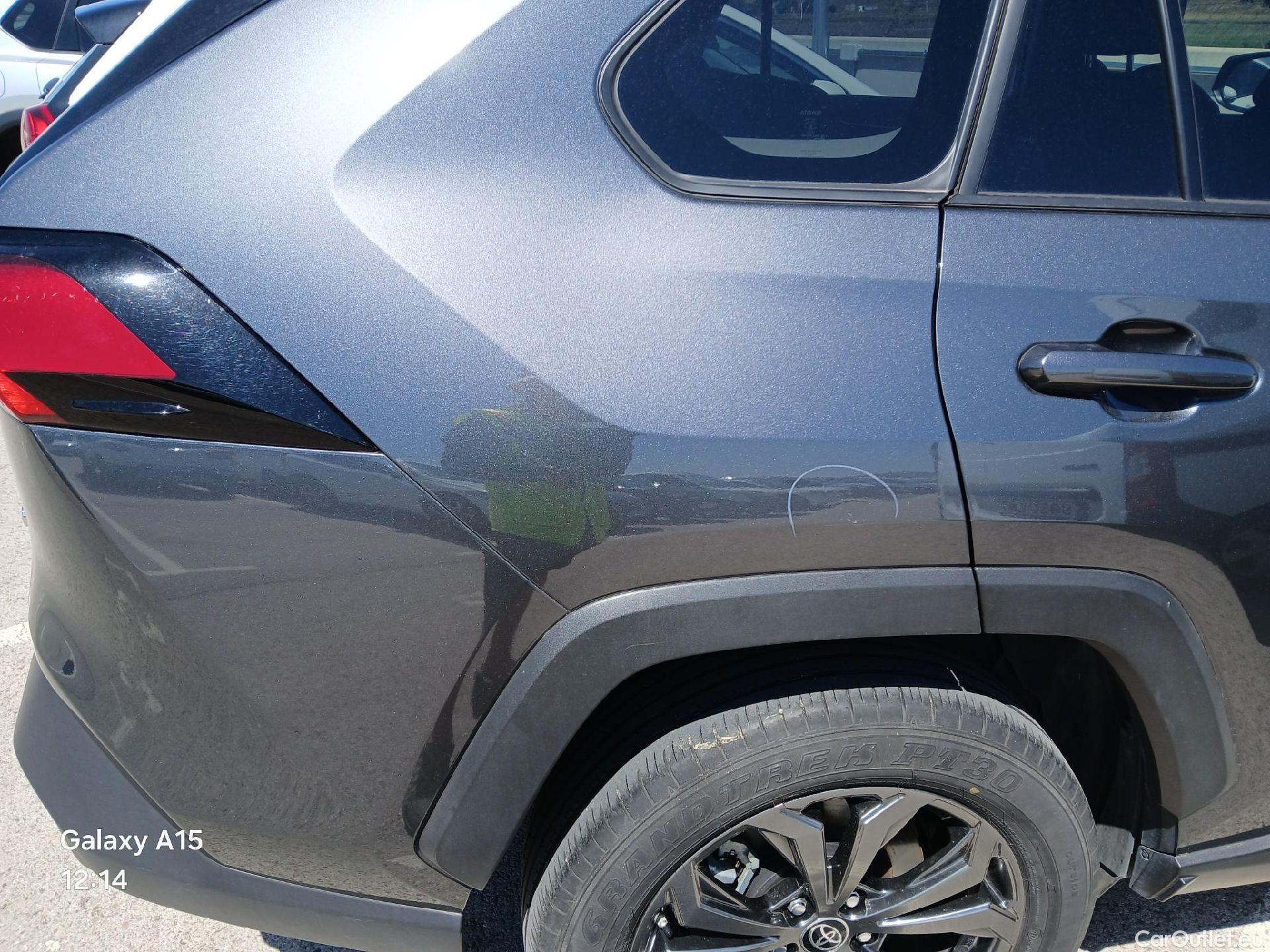  Toyota  RAV4 TOYOTA  / 2018 / 5P / todoterreno 2.5l 220H Advance #16