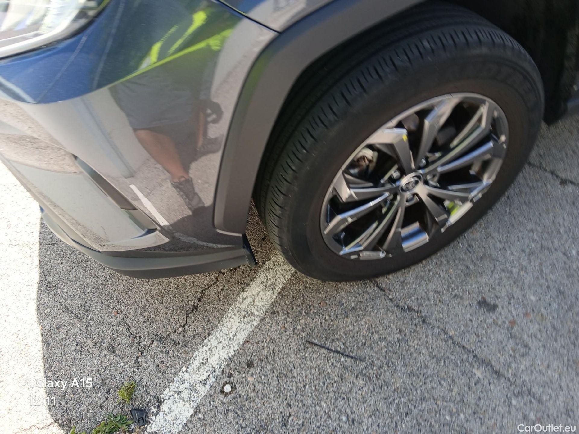  Toyota  RAV4 TOYOTA  / 2018 / 5P / todoterreno 2.5l 220H Advance #7