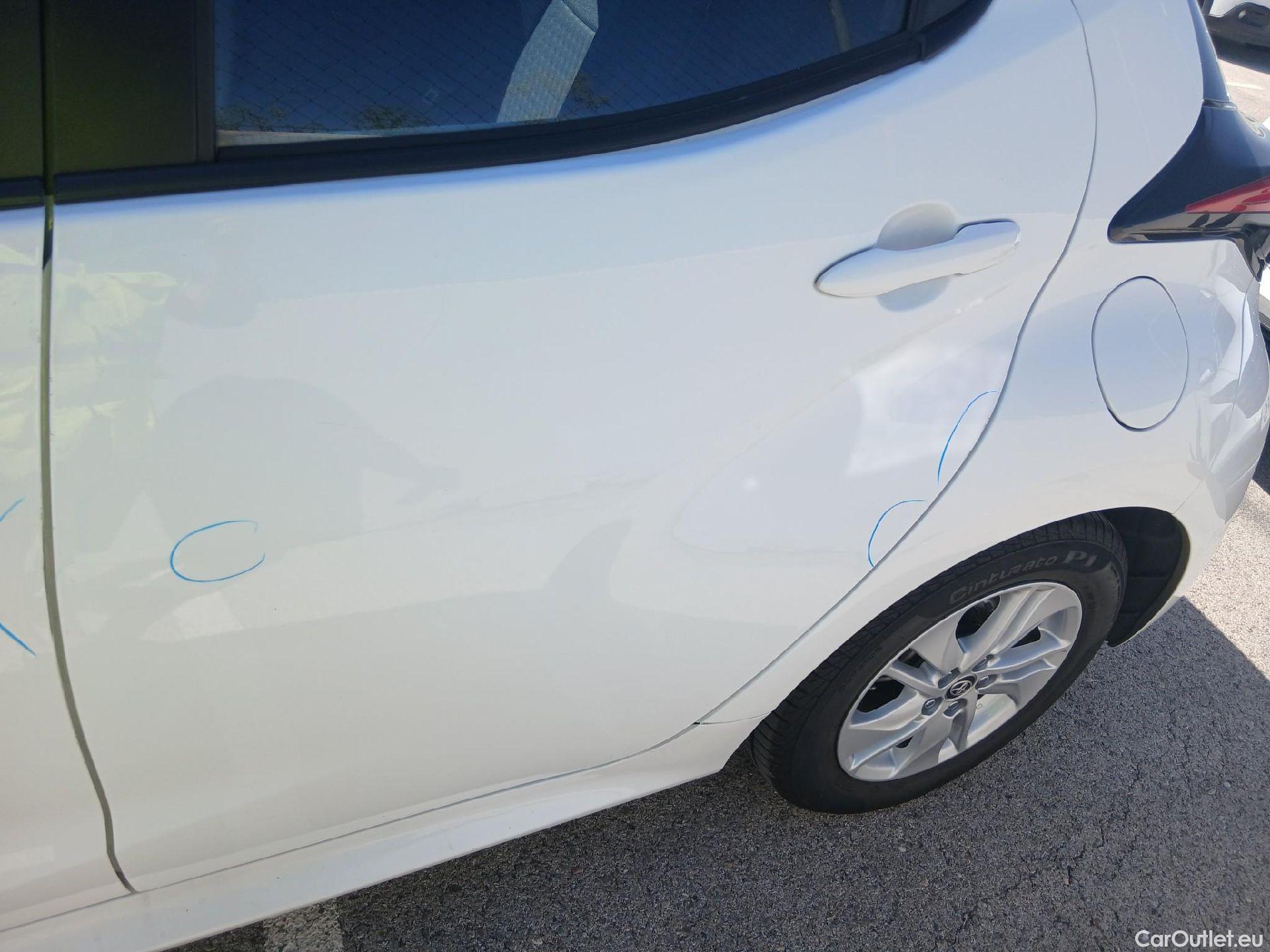  Toyota  Yaris TOYOTA  / 2020 / 5P / berlina con portón 1.5 120H Active Tech #18