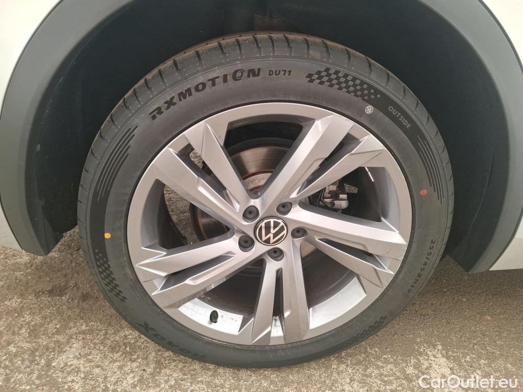  Volkswagen  Tiguan VOLKSWAGEN  / 2020 / 5P / SUV 2.0 TDI 150 DSG7 R-Line Exclusive #13