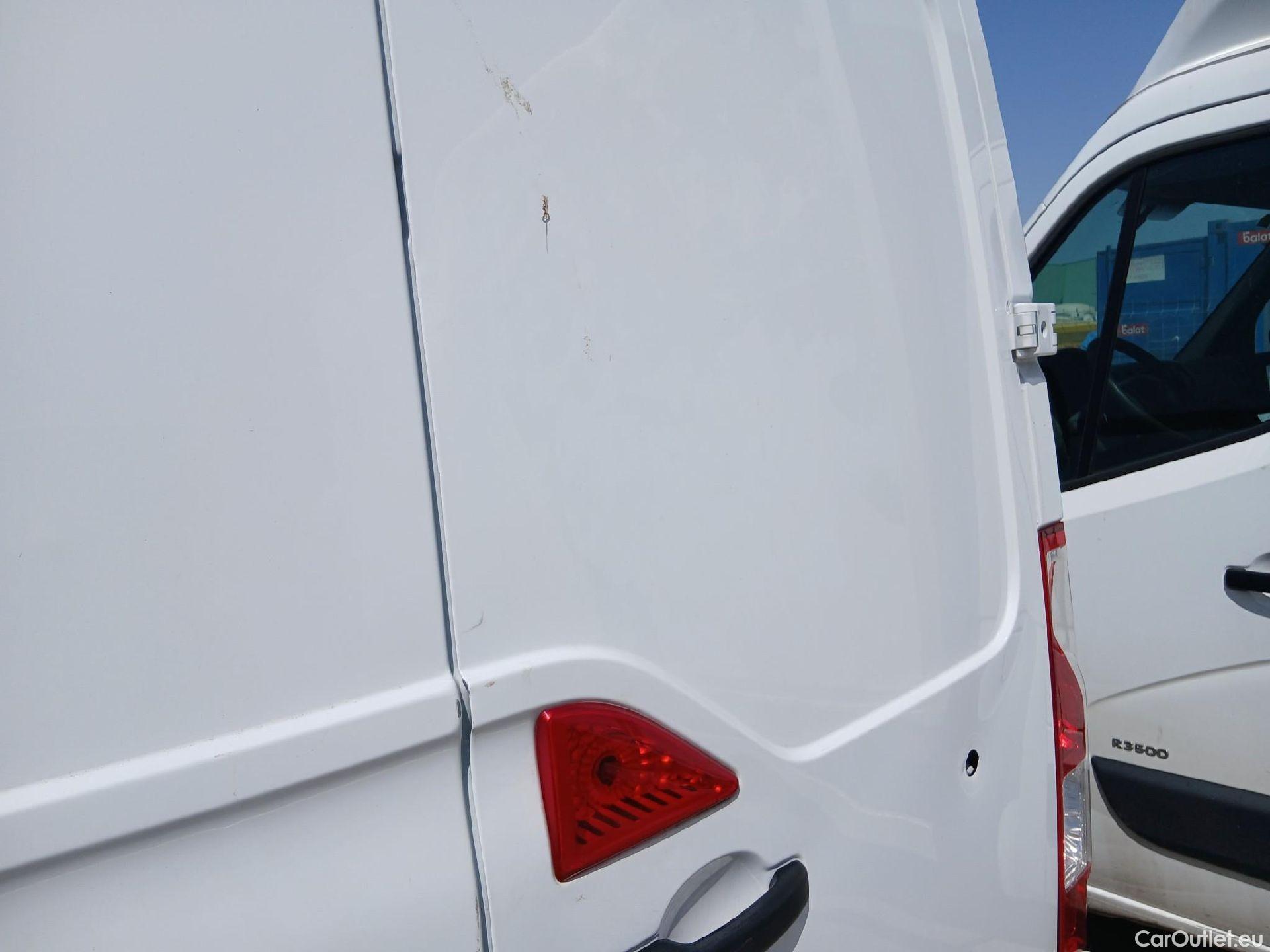  Renault  Master RENAULT TRUCKS UK  VU 4p 3G furgón RED EDITION L2H2 150CV MANUAL #16