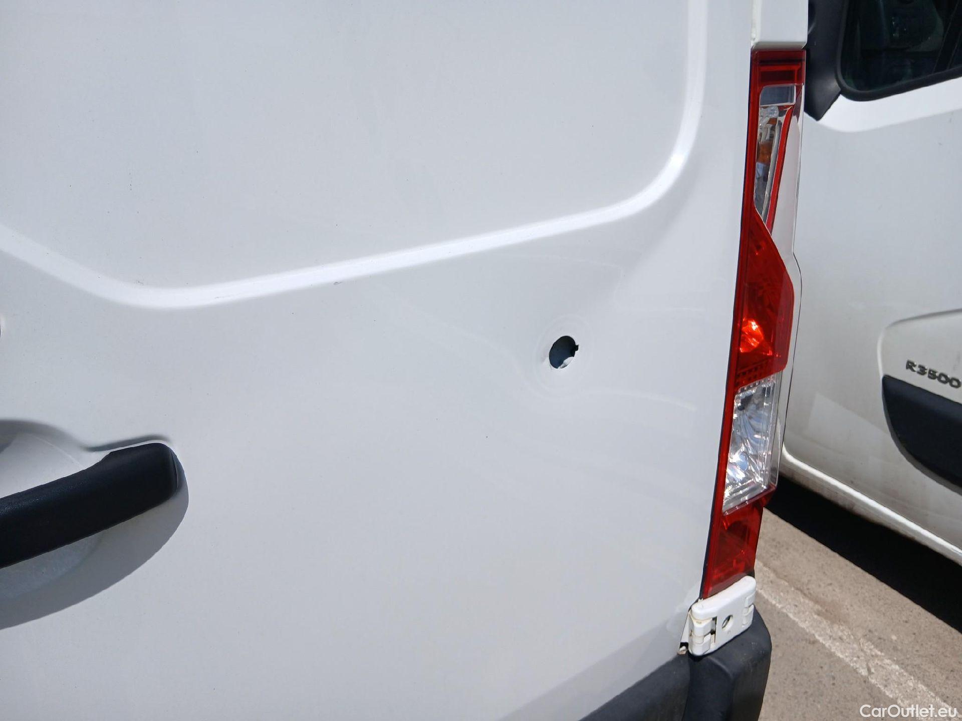  Renault  Master RENAULT TRUCKS UK  VU 4p 3G furgón RED EDITION L2H2 150CV MANUAL #19