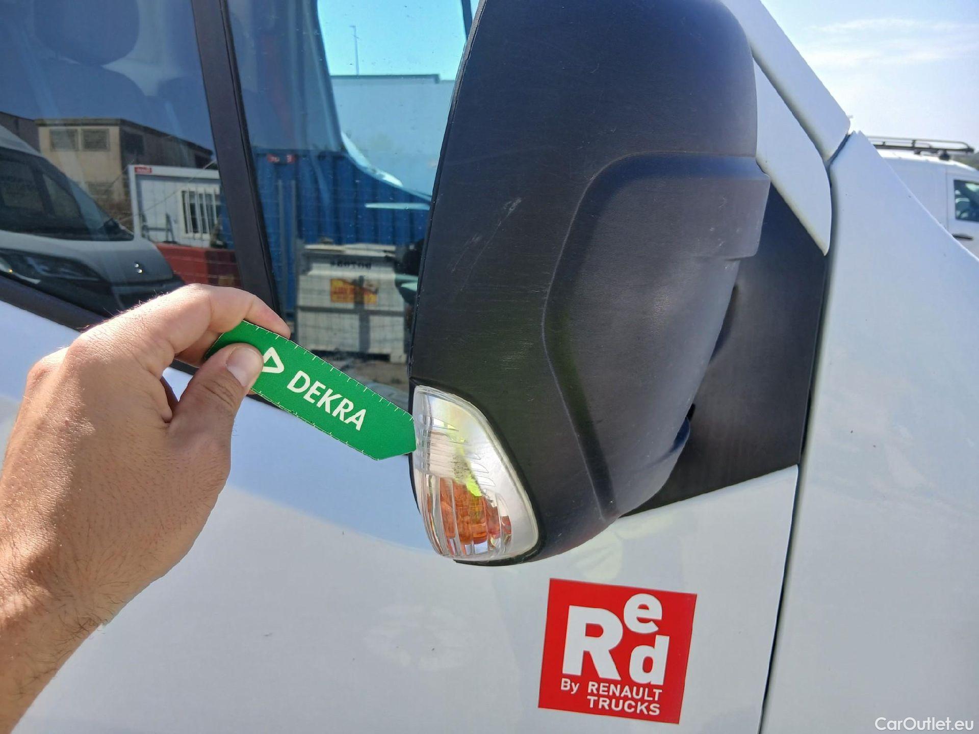  Renault  Master RENAULT TRUCKS UK  VU 4p 3G furgón RED EDITION L2H2 150CV MANUAL #28