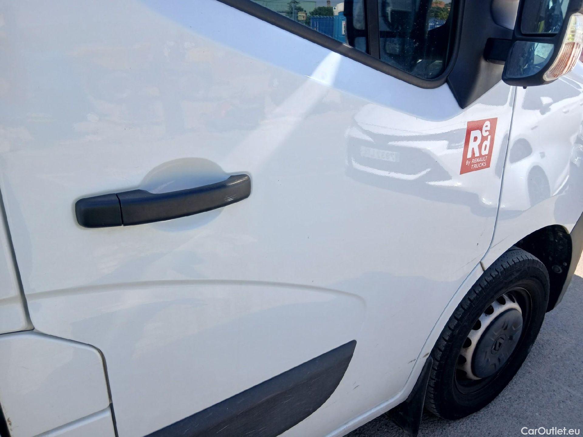  Renault  Master RENAULT TRUCKS UK  VU 4p 3G furgón RED EDITION L2H2 150CV MANUAL #27