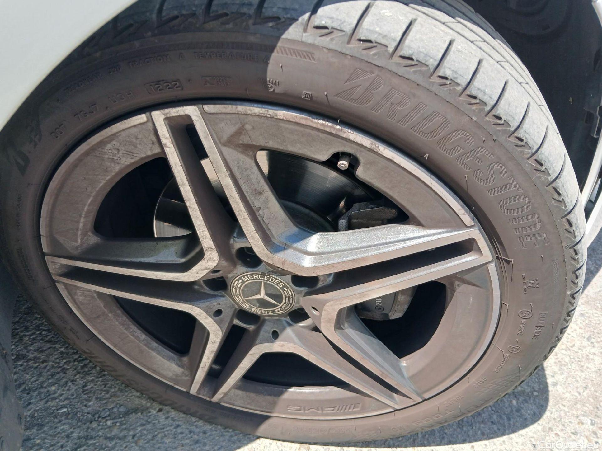  Mercedes  A-Klasse MERCEDES-BENZ Clase A / 2018 / 5P / berlina con portón A 200 d #28