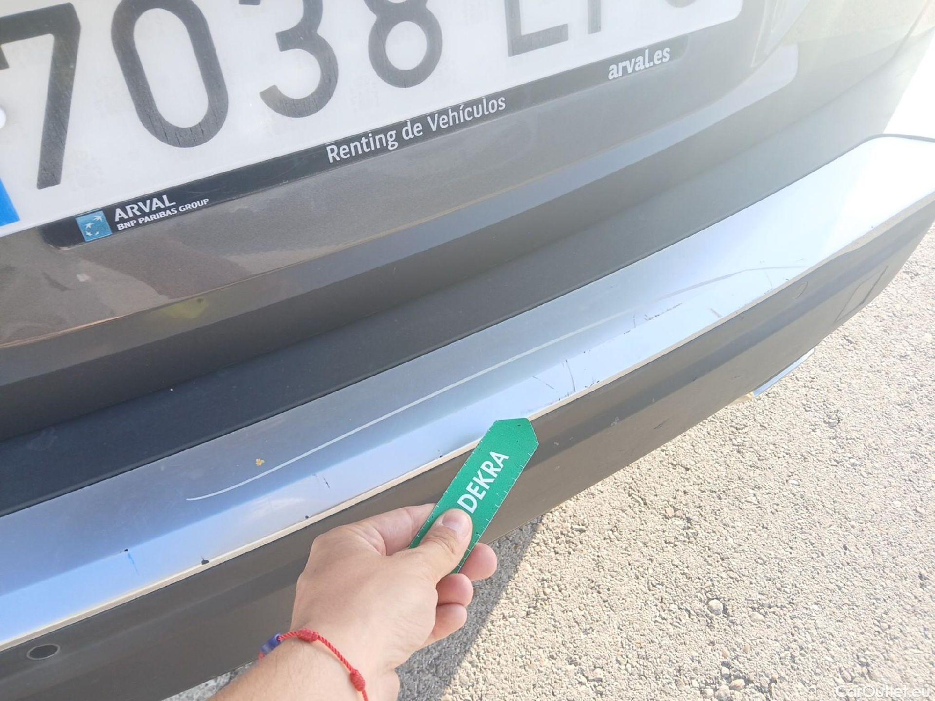  Peugeot  2008 PEUGEOT  / 2019 / 5P / todoterreno Allure Pack Puretech 130 S&S EAT8 (AC2) #29
