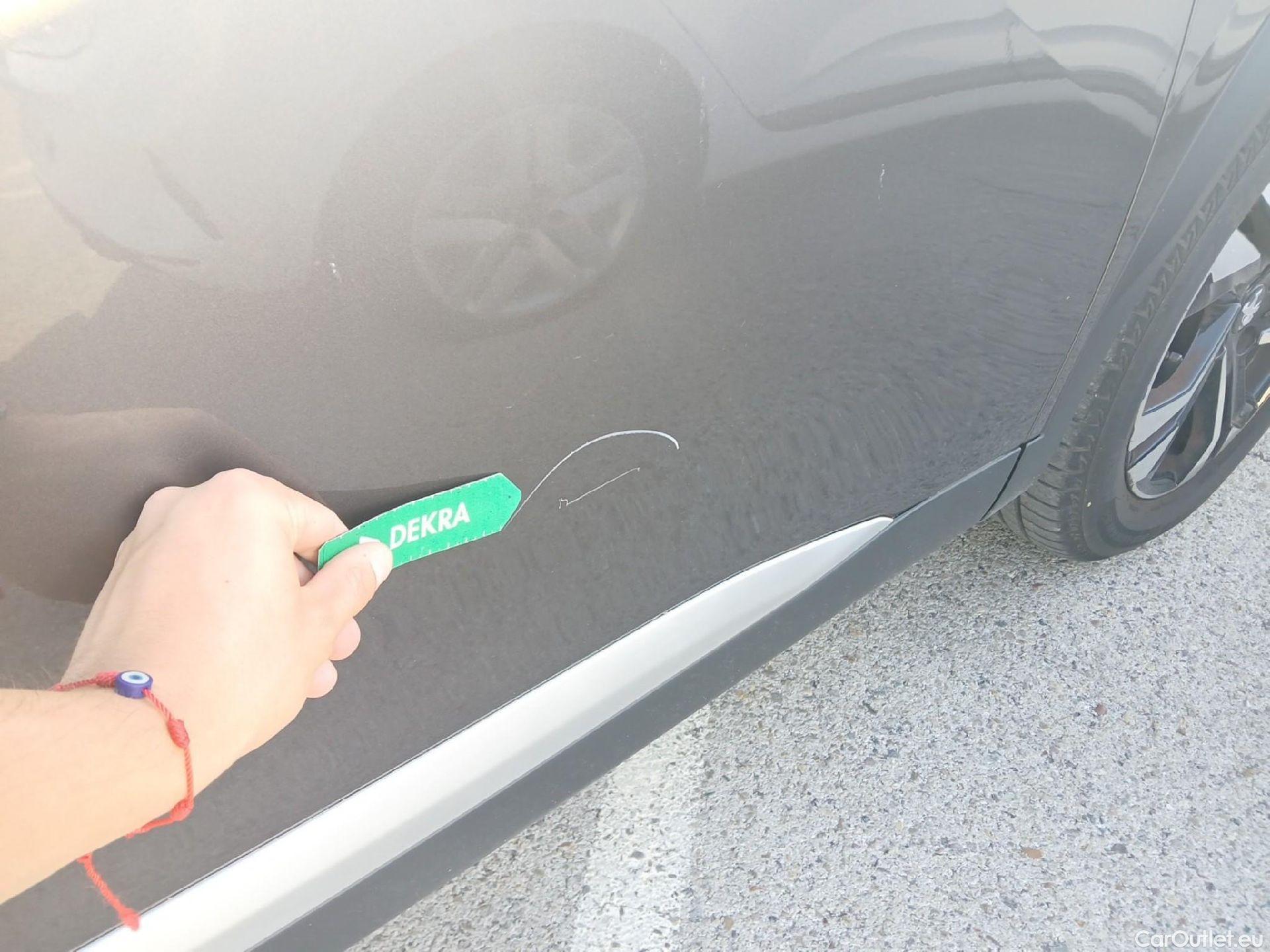  Peugeot  2008 PEUGEOT  / 2019 / 5P / todoterreno Allure Pack Puretech 130 S&S EAT8 (AC2) #40