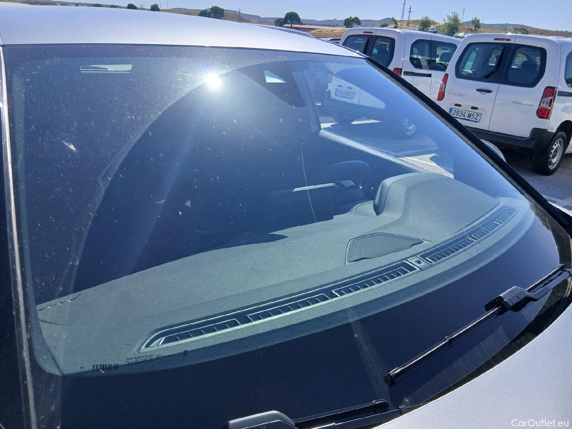  Peugeot  3008 PEUGEOT  / 2020 / 5P / todoterreno 1.5 BlueHDi 96kW Active Pack EAT8 #1