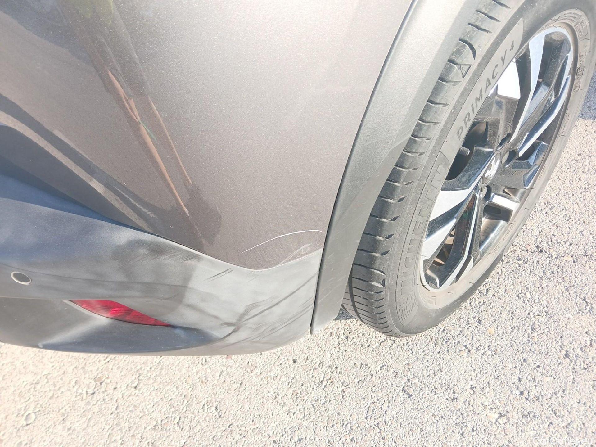 Peugeot  2008 PEUGEOT  / 2019 / 5P / todoterreno Allure Pack Puretech 130 S&S EAT8 (AC2) #33
