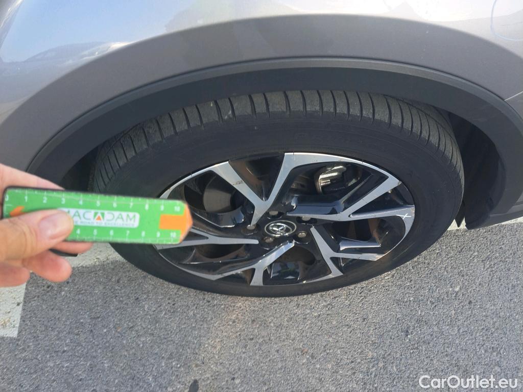 Toyota  C-HR TOYOTA  / 2016 / 5P / todoterreno 1.8 125H Advance (CX) #1