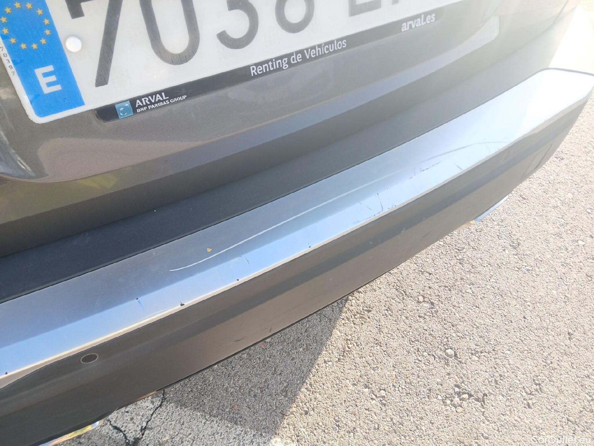  Peugeot  2008 PEUGEOT  / 2019 / 5P / todoterreno Allure Pack Puretech 130 S&S EAT8 (AC2) #30