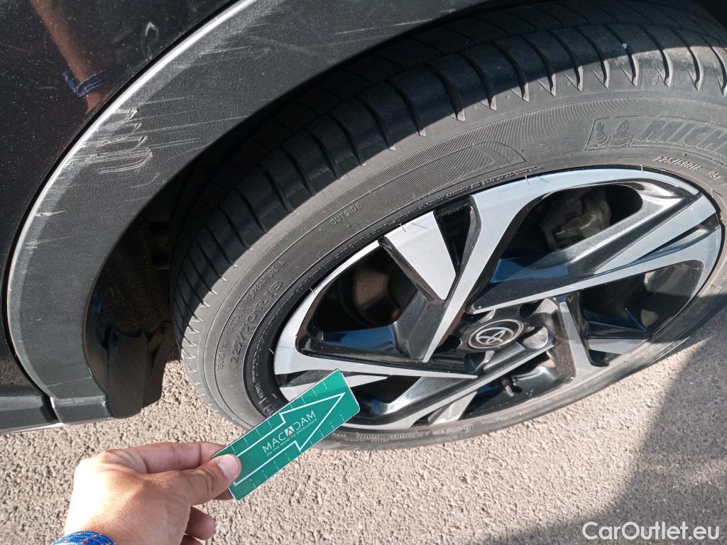  Toyota  C-HR TOYOTA  / 2019 / 5P / todoterreno 1.8 125H Advance #8