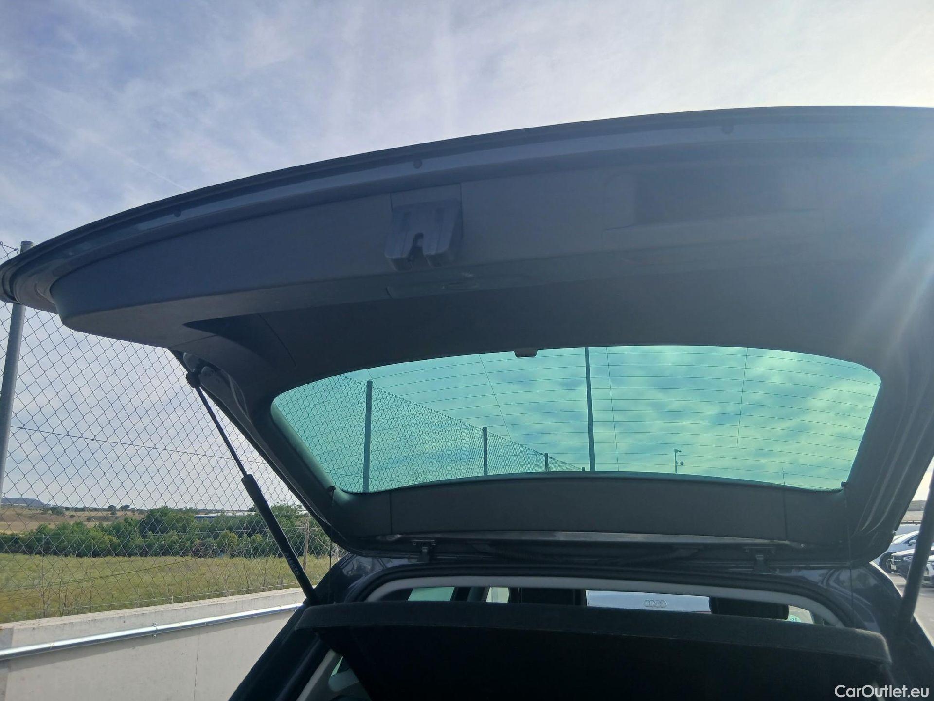  Volkswagen  Tiguan VOLKSWAGEN  / 2020 / 5P / todoterreno Life 2.0 TDI 110kW (150CV) DSG #30
