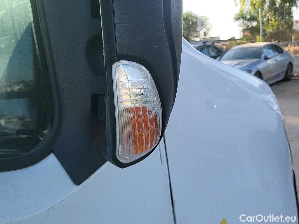  Nissan  NV400 NISSAN  / 2011 / 4P / furgón L2H2 3,5T 2.3dCi 110kW FWD Optima #57