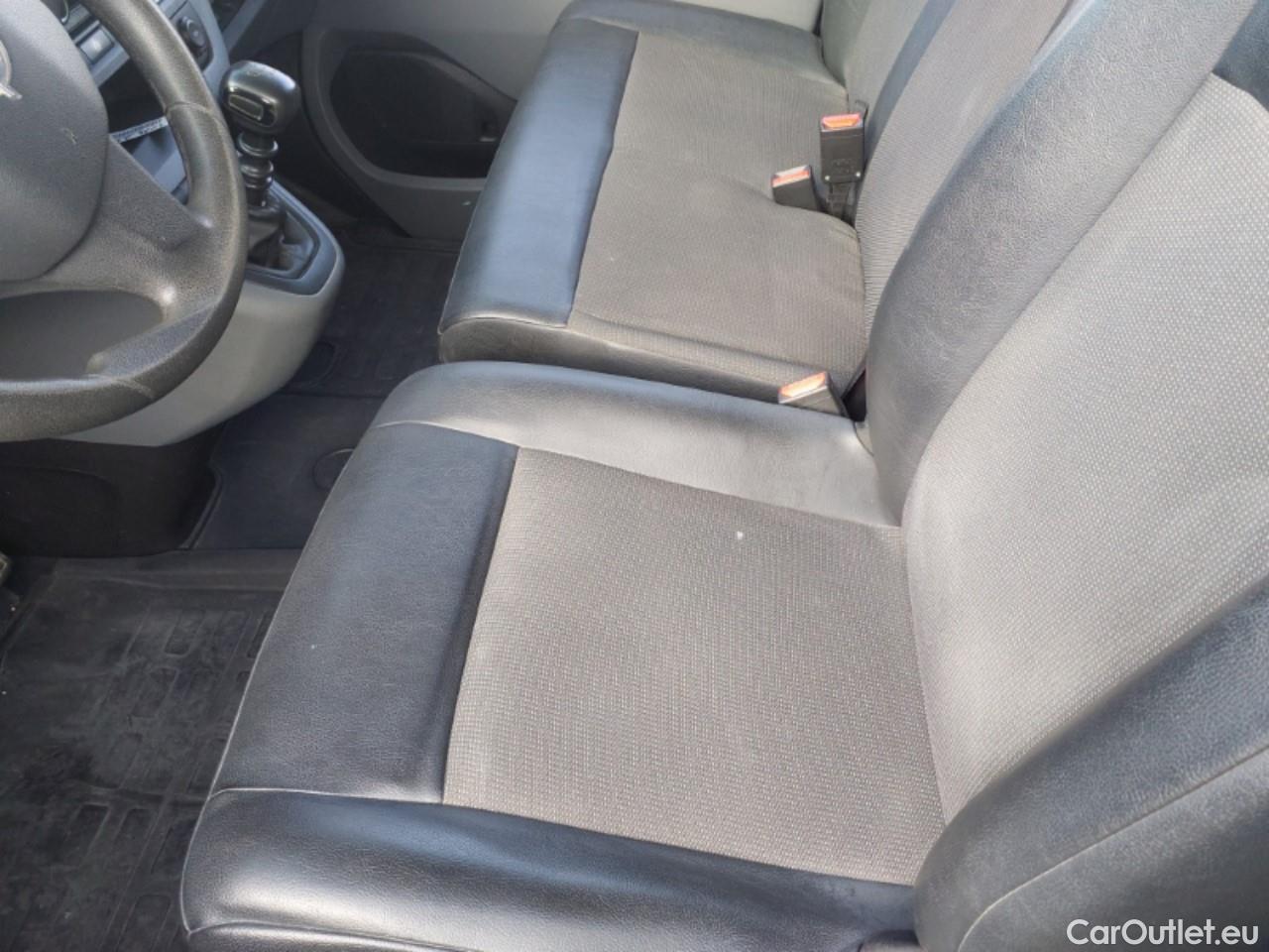  Opel  Vivaro OPEL  / 2019 / 4P / furgón 1.5 Diésel 74kW (100CV) M Std Express #41