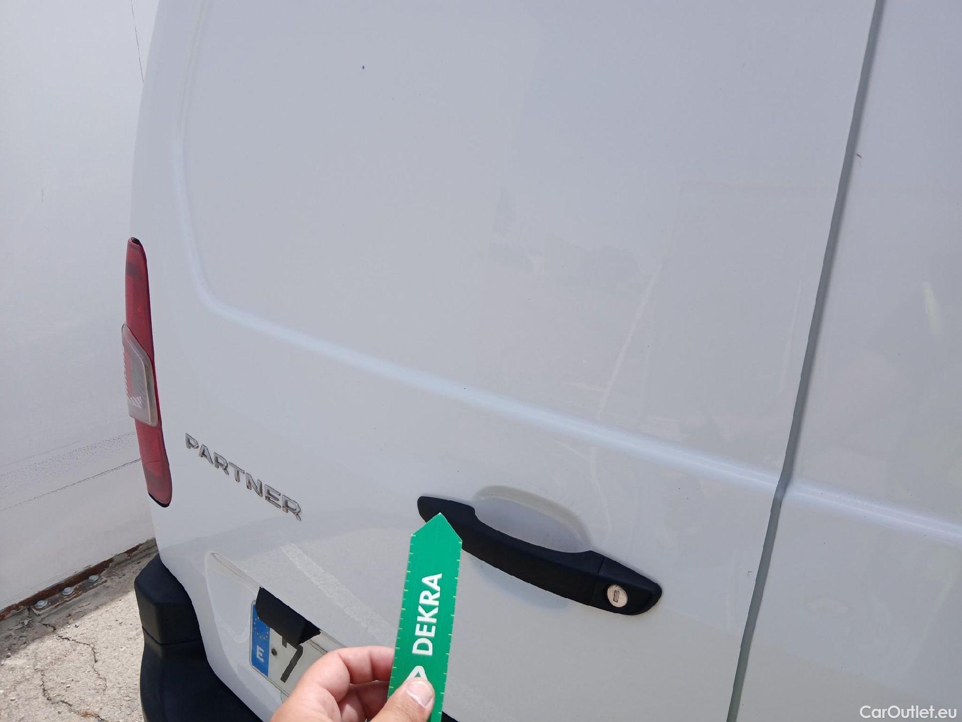  Peugeot  Partner PEUGEOT  / 2018 / 3P / furgón derivado de turismo Pro Standard 600kg BlueHDi 73kW (AC) #61