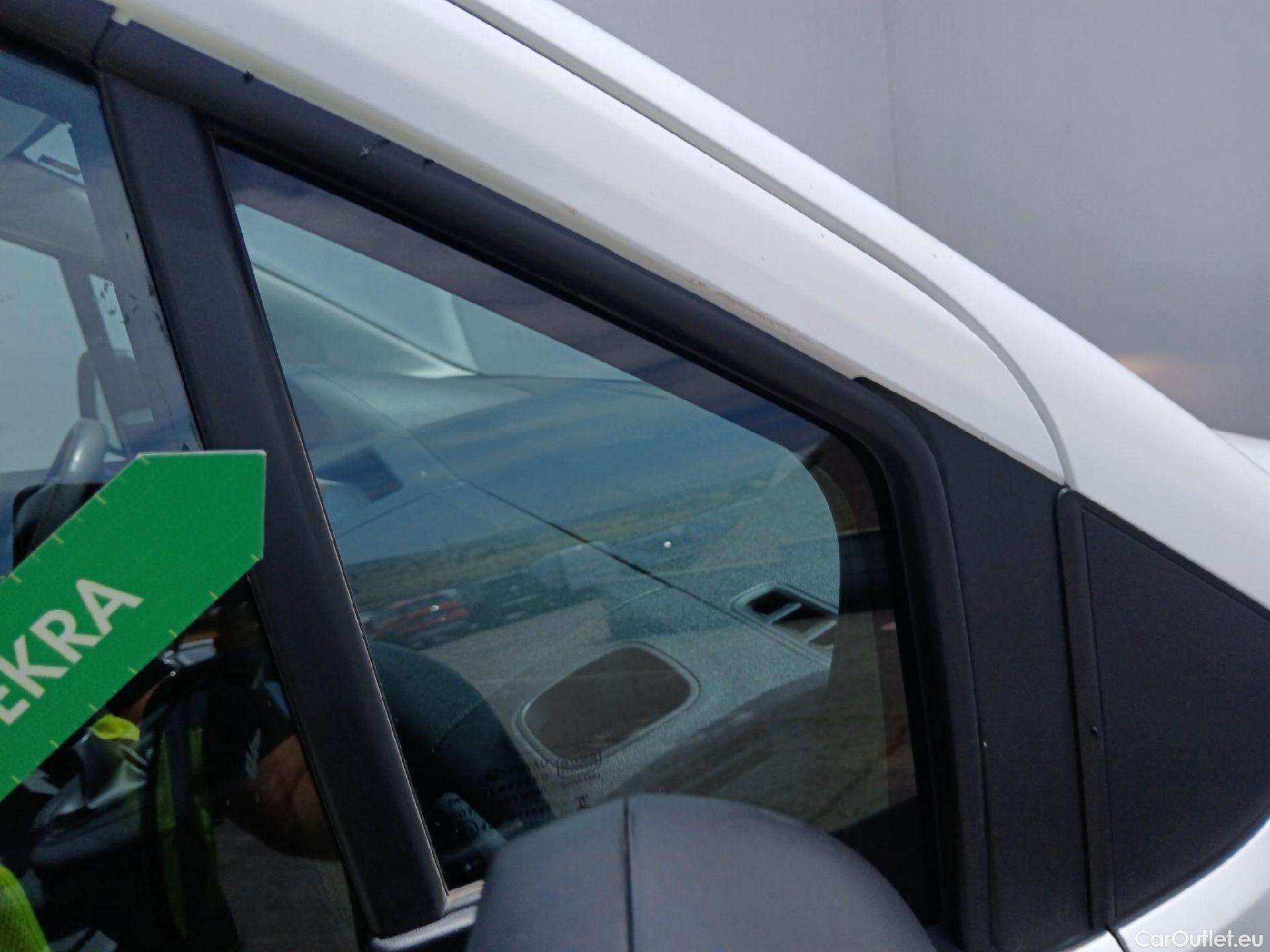  Peugeot  Partner PEUGEOT  / 2018 / 3P / furgón derivado de turismo Pro Standard 600kg BlueHDi 73kW (AC) #78