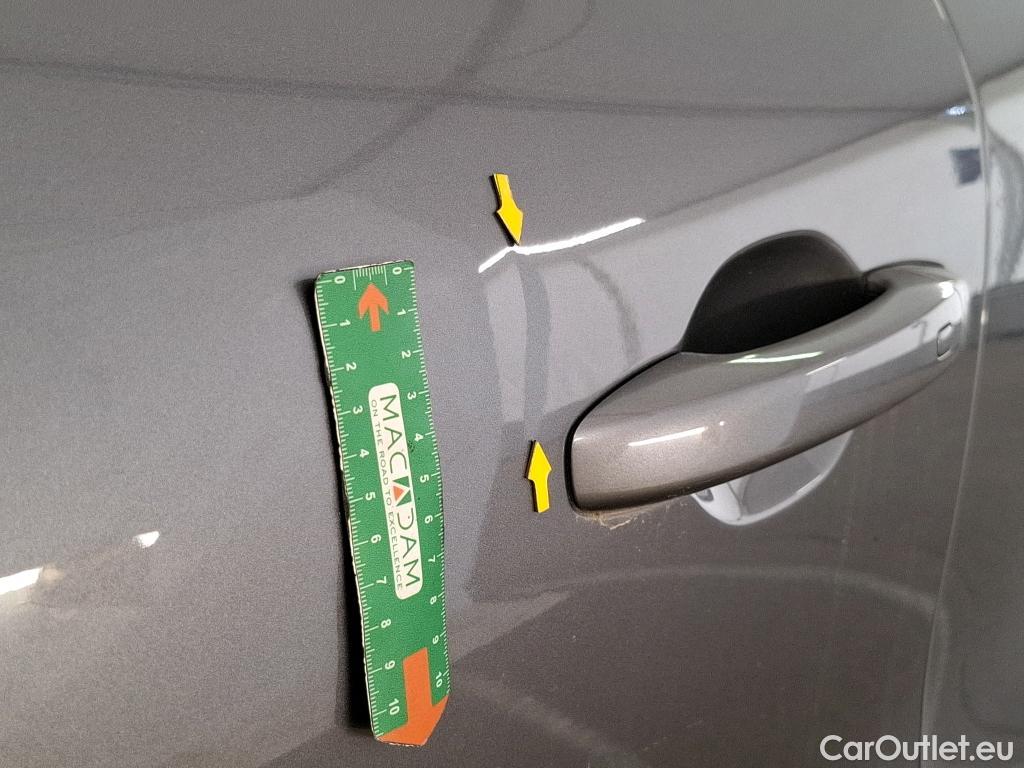  Renault  Captur RENAULT   2019  5P  SUV Intens ETech hybride recharg 160  21 #26
