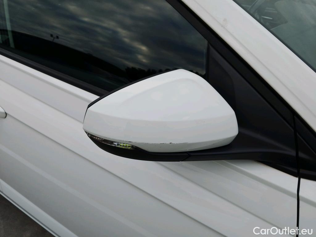  Volkswagen  Polo VOLKSWAGEN  / 2017 / 5P / berlina con portón Advance 1.0 TSI 70kW (95CV) #25