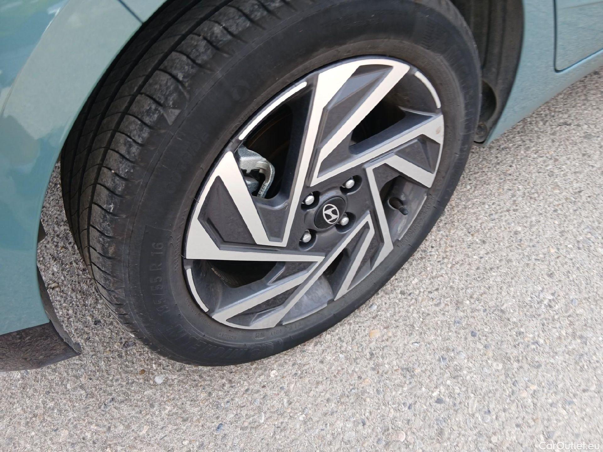  Hyundai  i20 HYUNDAI  / 5P / 1.0 TGDI Klass 100 CV #9