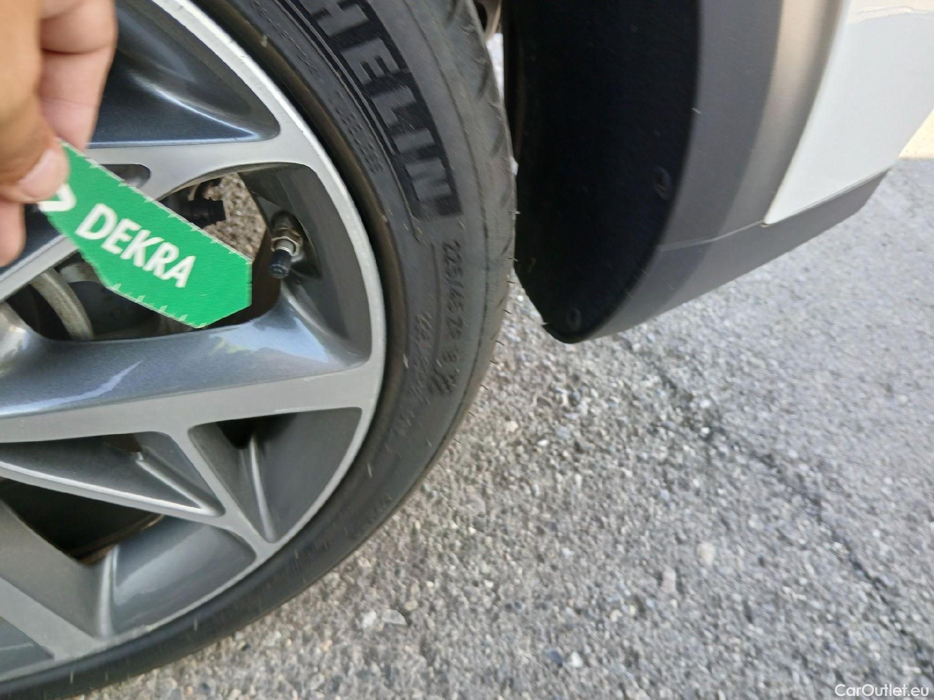  KIA  Niro KIA  1.6 GDi HEV 141 CV Emotion #26
