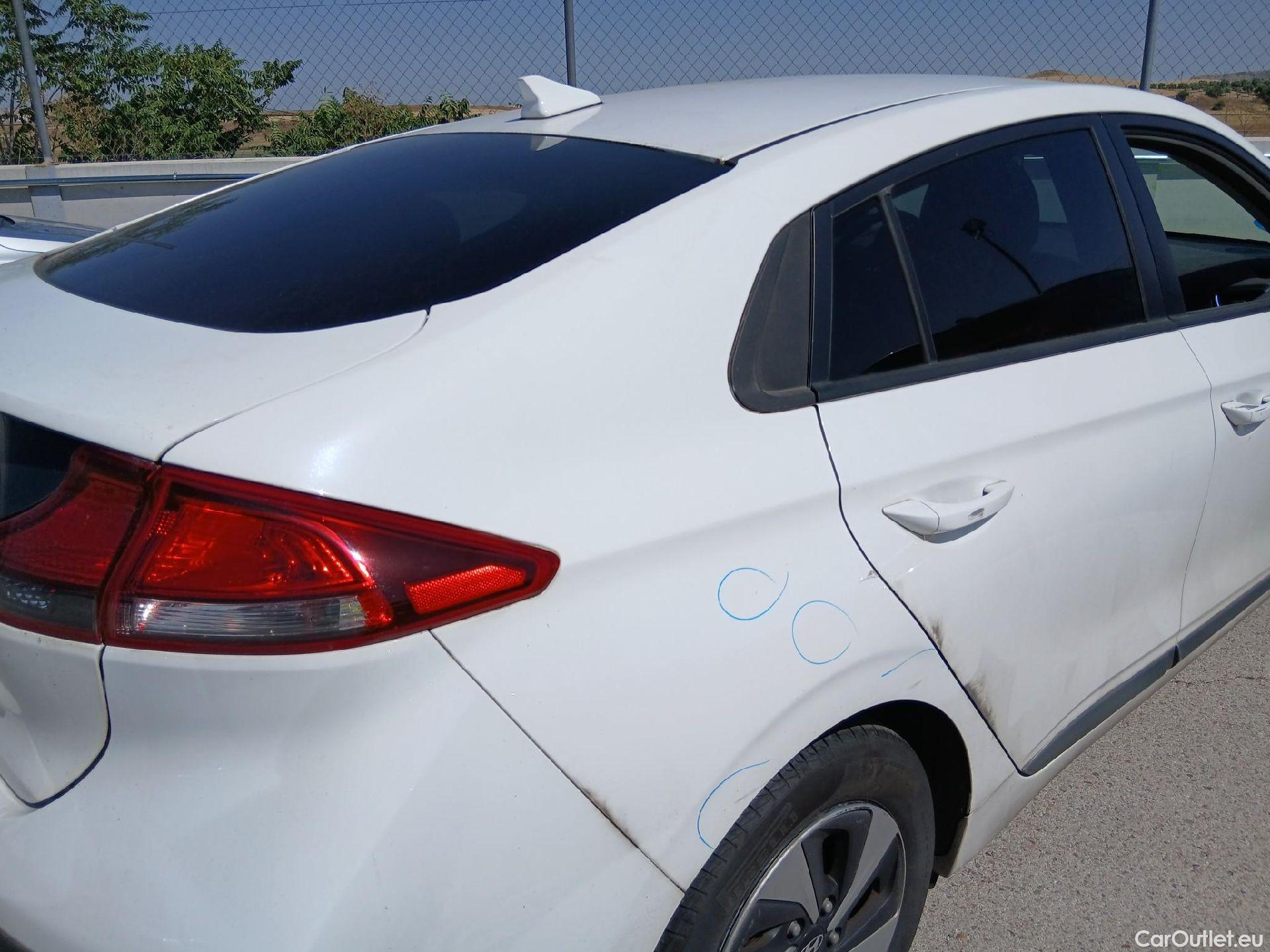  Hyundai   Ioniq HYUNDAI / 2016 / 5P / berlina con portón 1.6 GDI HEV Klass DCT #42
