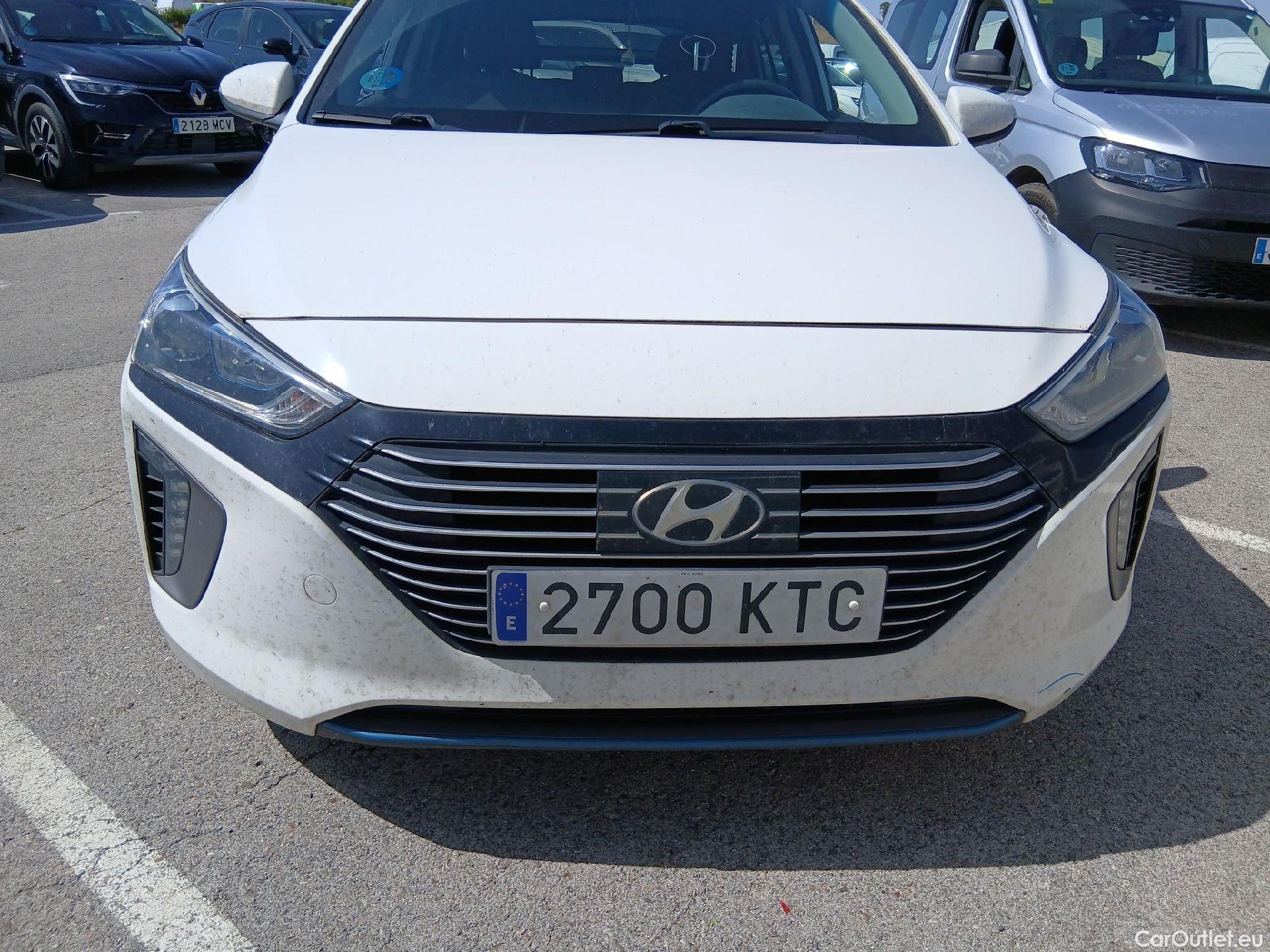  Hyundai   Ioniq HYUNDAI / 2016 / 5P / berlina con portón 1.6 GDI HEV Klass DCT #3