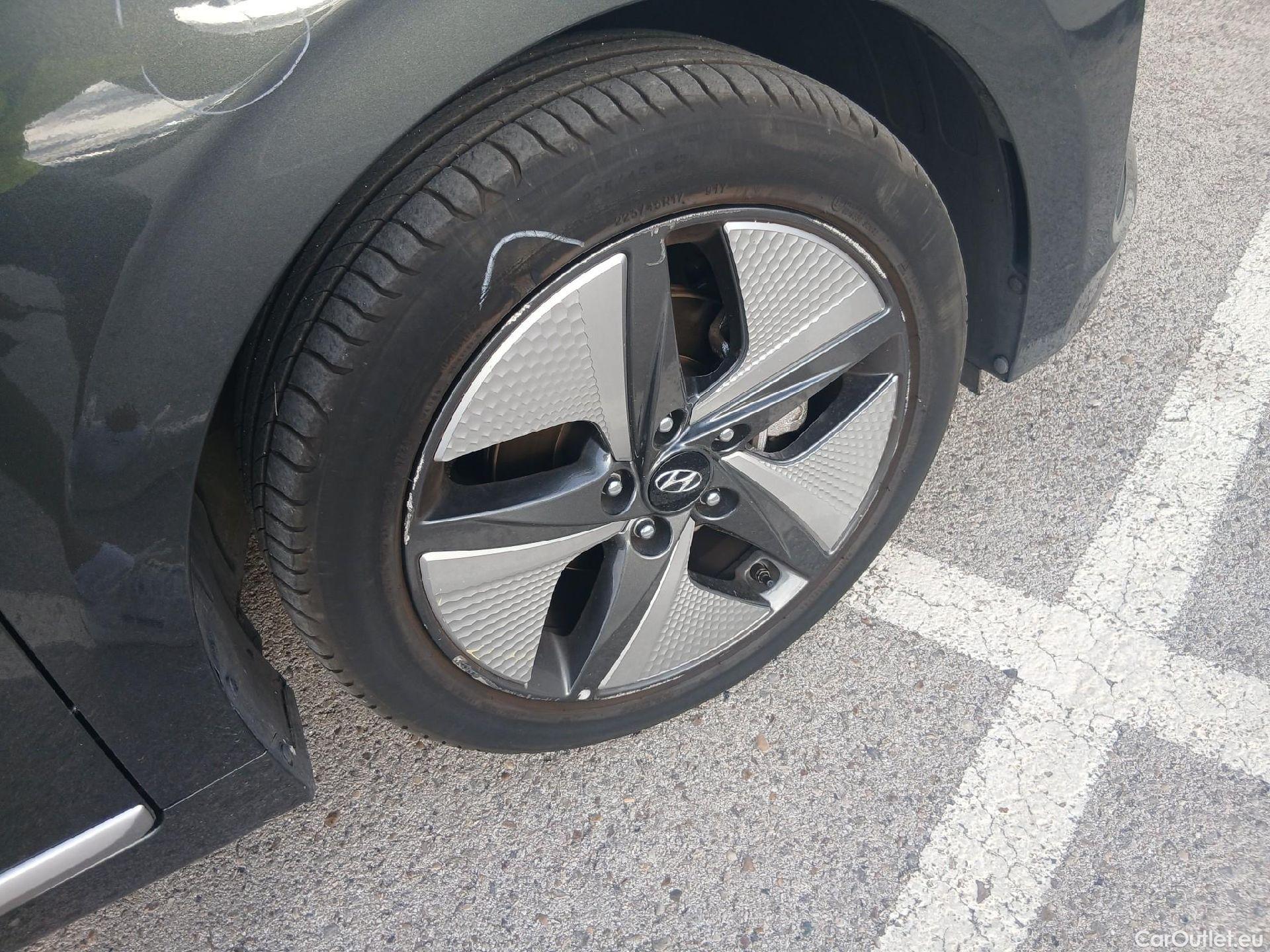  Hyundai   Ioniq HYUNDAI 1.6 GDI HEV Tecno DCT 140 CV #32