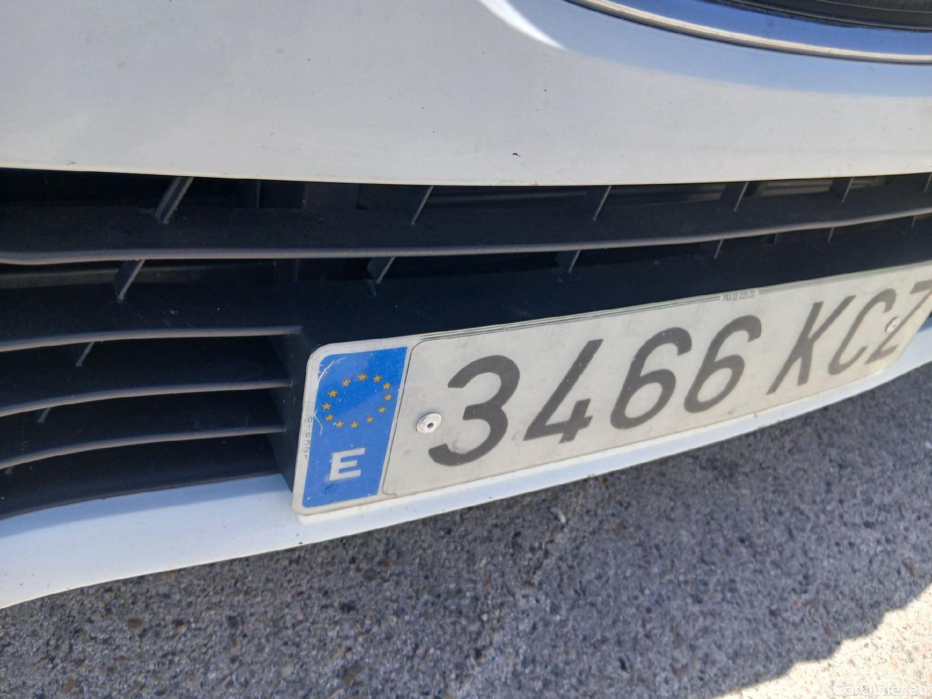  Renault  Megane RENAULT MÉGANE 5p 4G berlina con portón Intens Energy dCi 81kW (110CV) #8