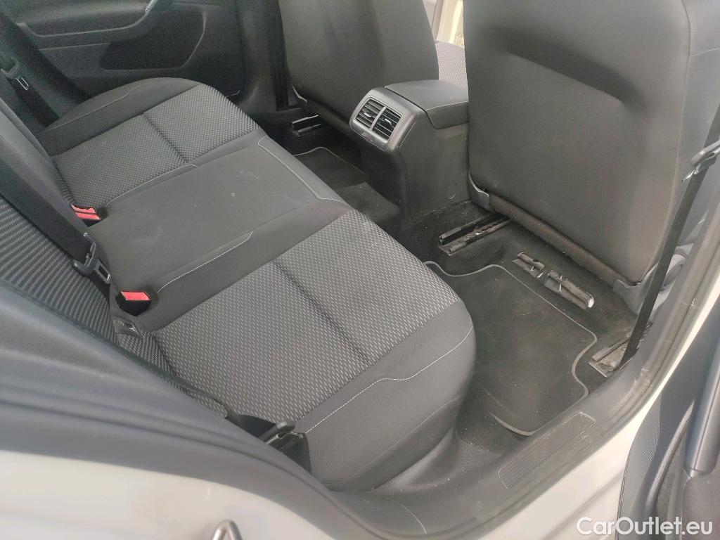  Volkswagen  Golf  VOLKSWAGEN / 2016 / 5P / berlina con portón Ready2Go 1.6 TDI 85kW (115CV) #18
