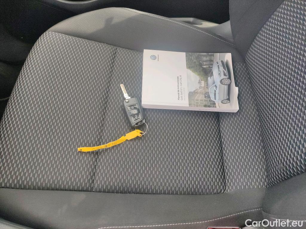  Volkswagen  Golf  VOLKSWAGEN / 2016 / 5P / berlina con portón Ready2Go 1.6 TDI 85kW (115CV) #1