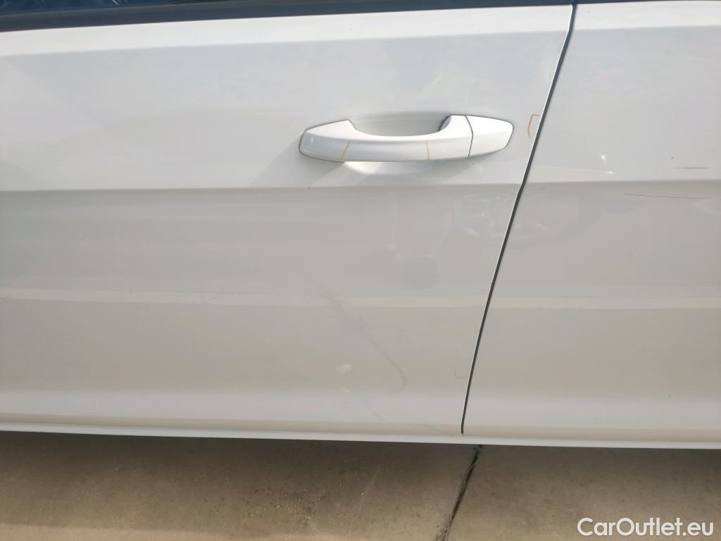  Volkswagen  Golf  VOLKSWAGEN / 2016 / 5P / berlina con portón Ready2Go 1.6 TDI 85kW (115CV) #36